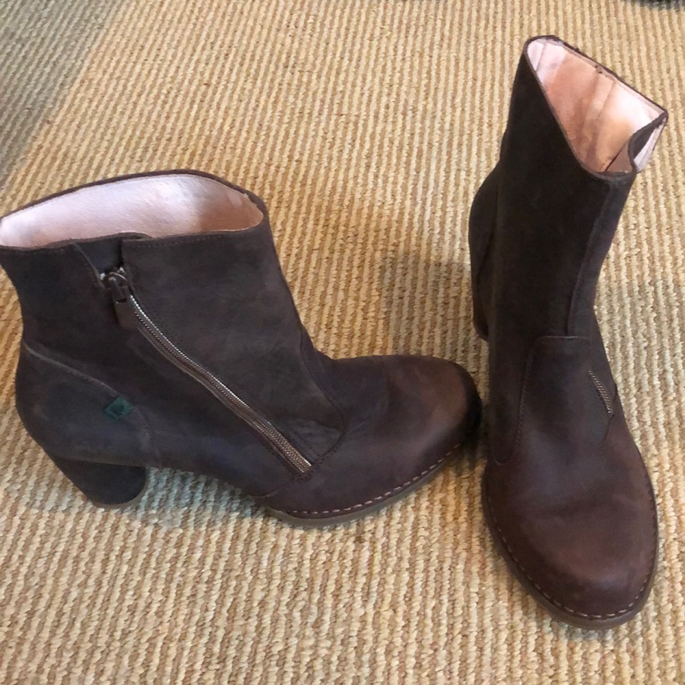 Brown leather heeled booties